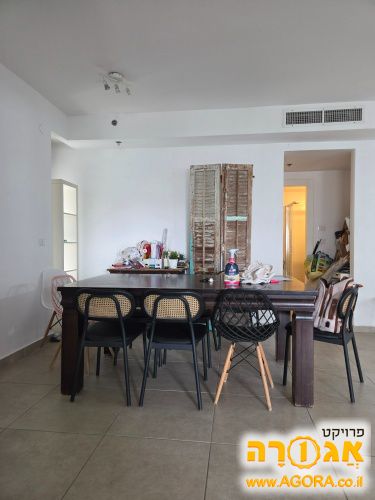 שולחן פינת אוכל