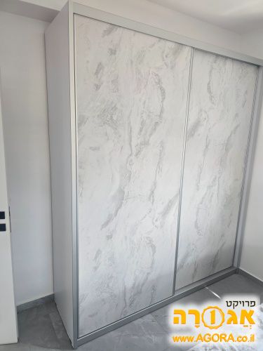ארון בגדים