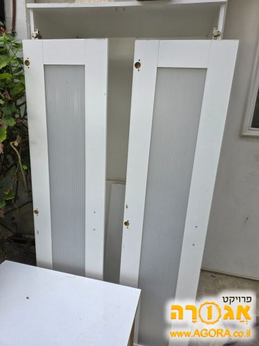 ארון בגדים לבן