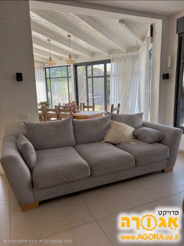 ספה תלת מושבית