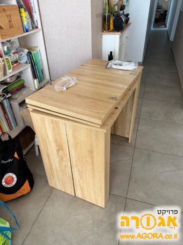 קונסולה נפתחת לשולחן אוכל