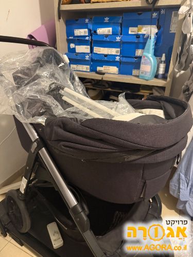 עגלה עם אמבטיה וטיולון