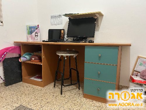 שולחן עבודה גדול