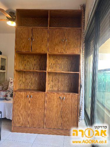 ארון ומדפים