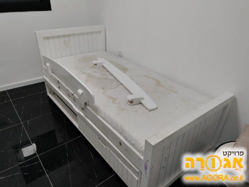 מיטת יחיד עם מיטת חבר