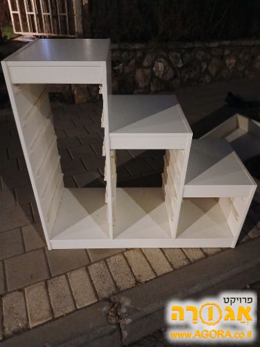 רהיט יפה לבן כוננית