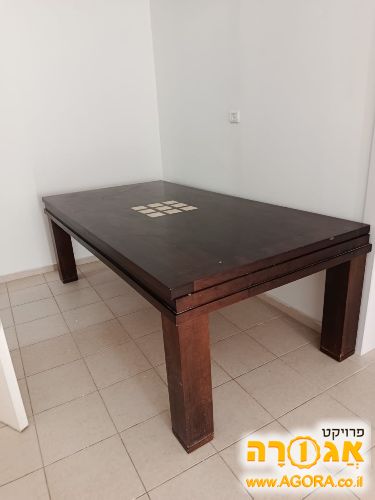 שולחן וכסאות