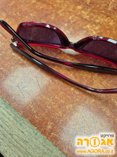 משקפי שמש בשחור