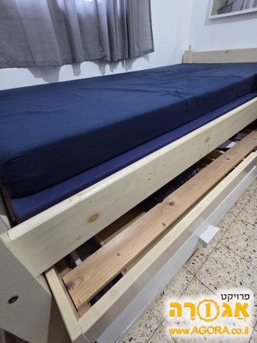 מיטה נוער נפתחת ושני מזרנים