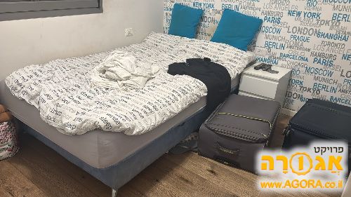 מיטה וחצי עם מזרון מחובר