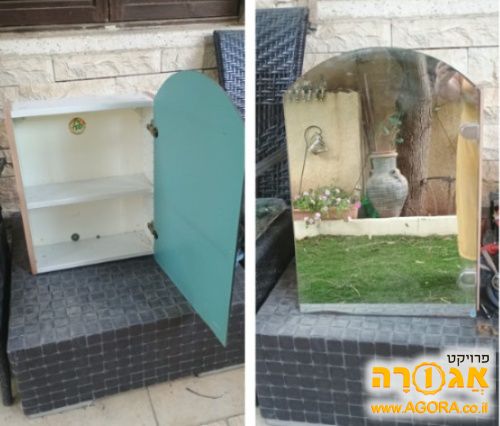 מראה עם ארונית לאמבטיה
