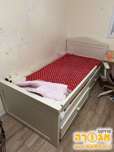 מיטת ילדה