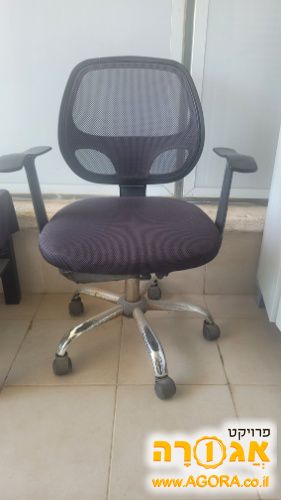 כיסא משרדי שחור