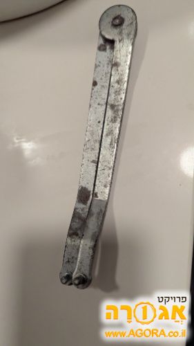 פותח פתח ניקוז מקלחת