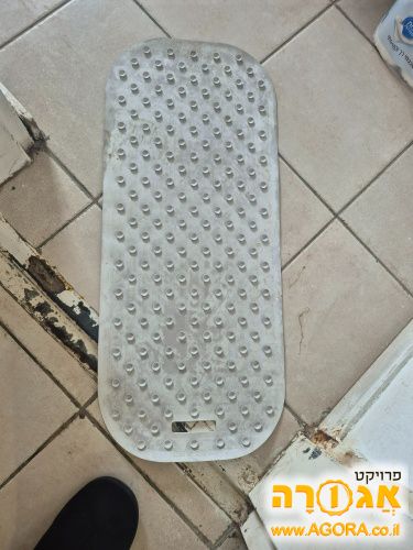 שטיח החלקה לאמבטיה
