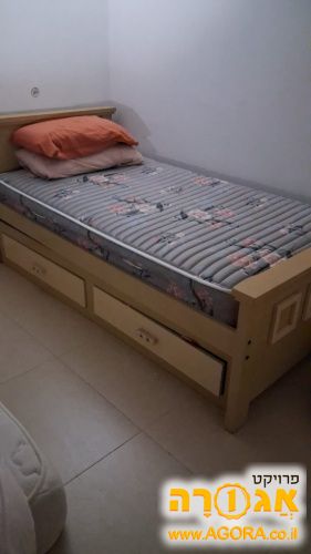 מיטת נוער נפתחת עם מגירות