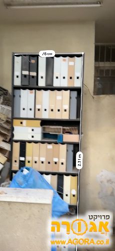 ארון מדפים