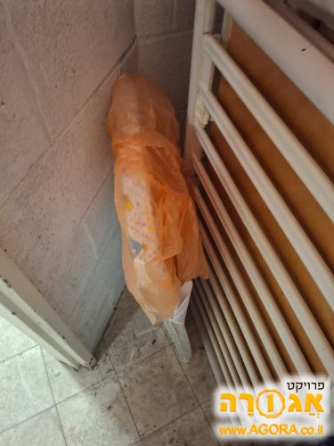 מיטה לפעוט וכסא האכלה