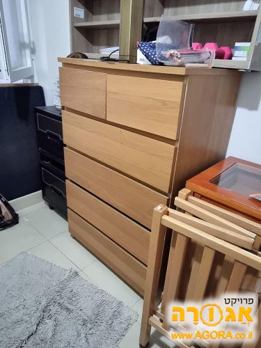 ארונית לחדר שינה