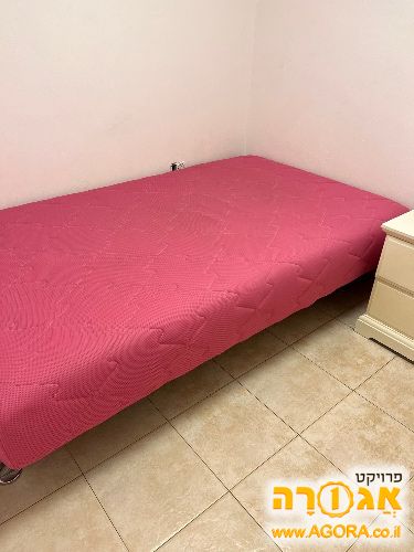 מיטת נוער עם ארגז מצעים