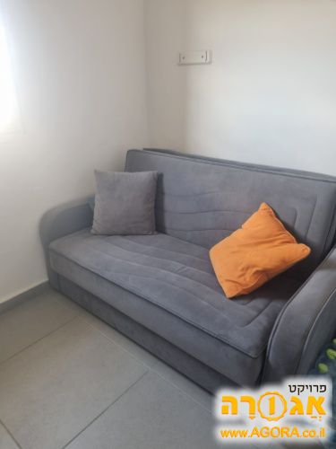 ספה נפתחת.למיטה