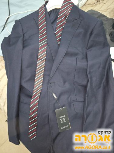 חליפה לגבר מידה 36 חדש וחולצה מכופתרת חד