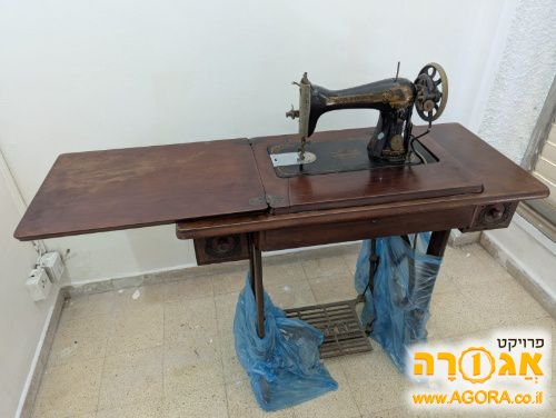 מכונת תפירה זינגר כולל שולחן