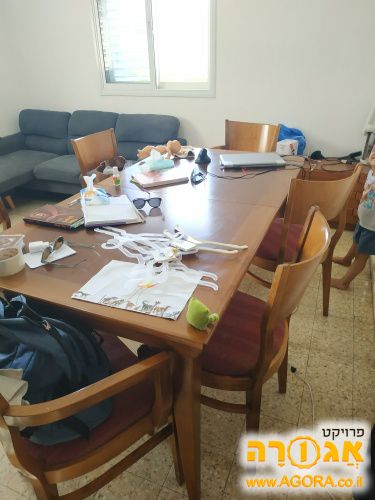 שולחן וכסאות פינת אוכל