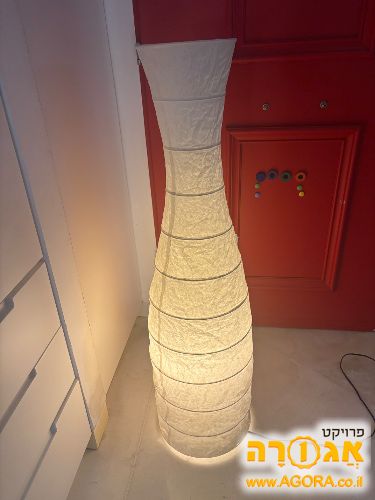 מנורה עומדת
