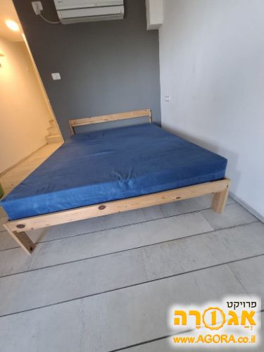בסיס מיטה איקיאה ומזרון