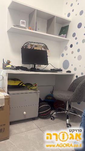 שולחן כתיבה + כוורת