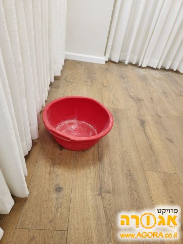 גיגית אדומה מפלסטיק