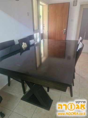 שולחן אוכל נפתח