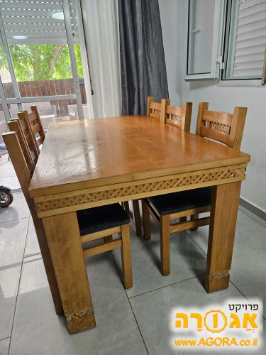 שולחן וכסאות