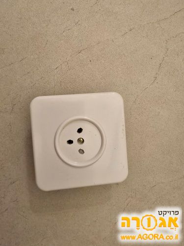 שקע מדגם ישן