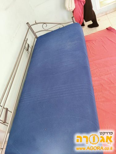 מיטה נפתחת אם אחסון