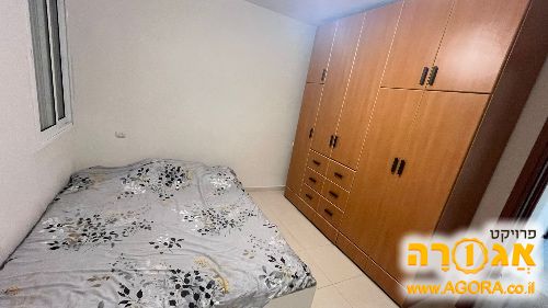ארון קיר 4 דלתות במצב מצויין