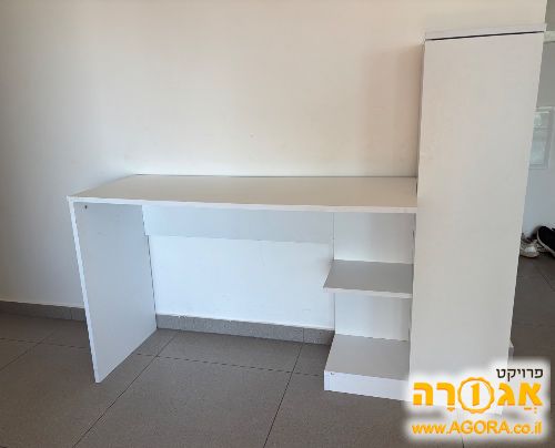 שולחן עבודה עם ארונית