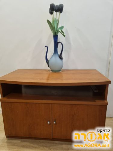 שידה מעץ בגוון דובדבן