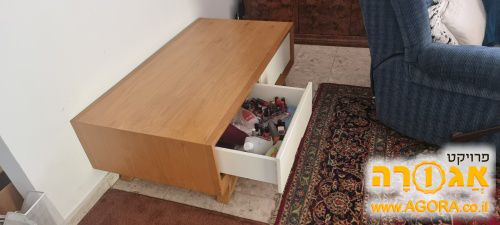 שולחן סלון עם מגירות