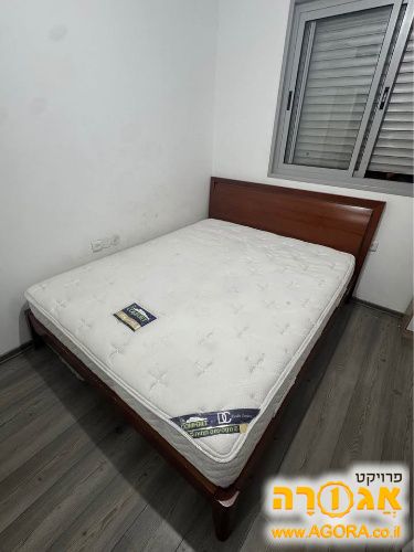 מיטה מעץ מלא