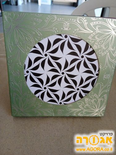מעמד עם דפי צביעה
