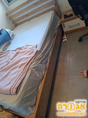 בסיס למיטה וחצי