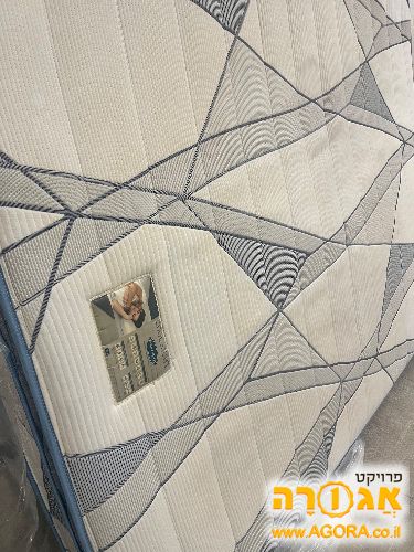 מזרן זוגי במצב מצויין