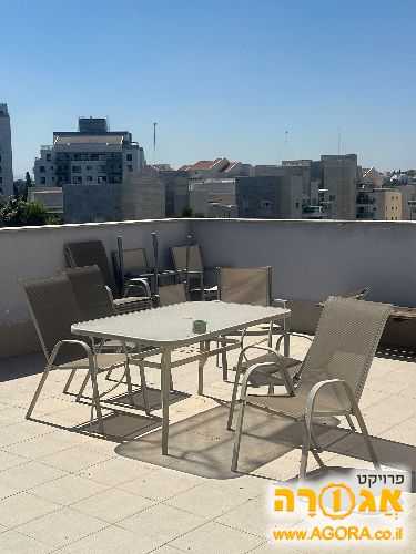 שולחן וכיסאות לחצר