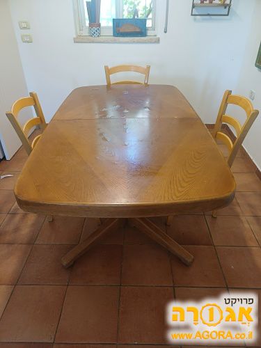 שלחן אוכל ו4 עד 6 כסאות