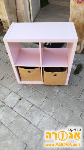 כוורת ורודה עם סלסלאות של איקאה
