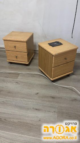 שתי שידות למיטת שינה