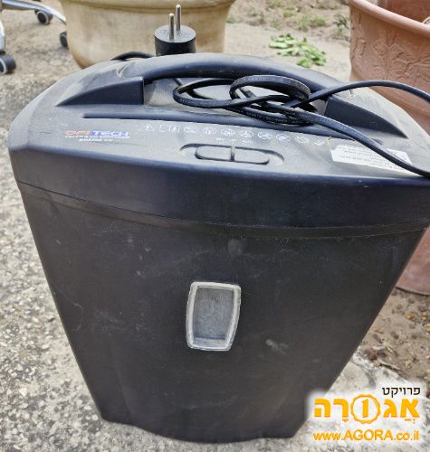 מגרסת נייר ותקליטורים