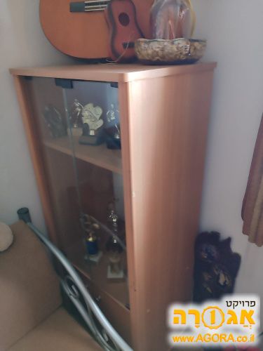שולחן,כורסא,ארון